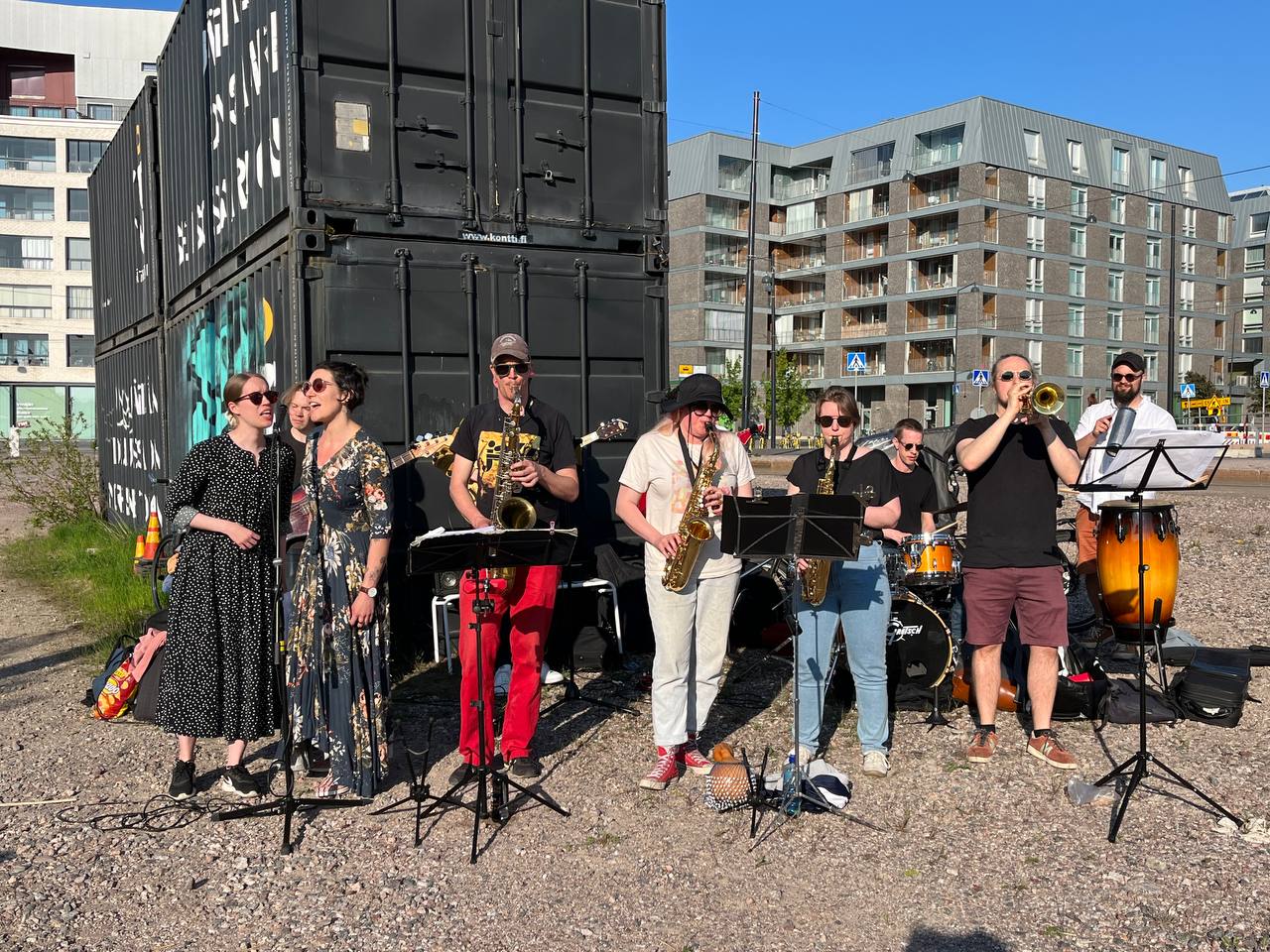 Guerilla Outdoor Gig in Jätkäsaari